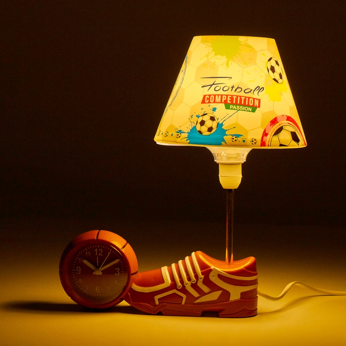 Часы с подсветкой "Футбол" детские настольные, плавный ход, на батарейках АА
