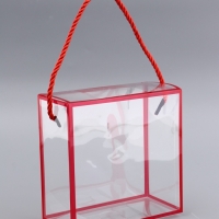 Коробка из PET с ручками, красная, 14 х 14 х 7 см Коробка из PET с ручками, красная, 14 х 14 х 7 см