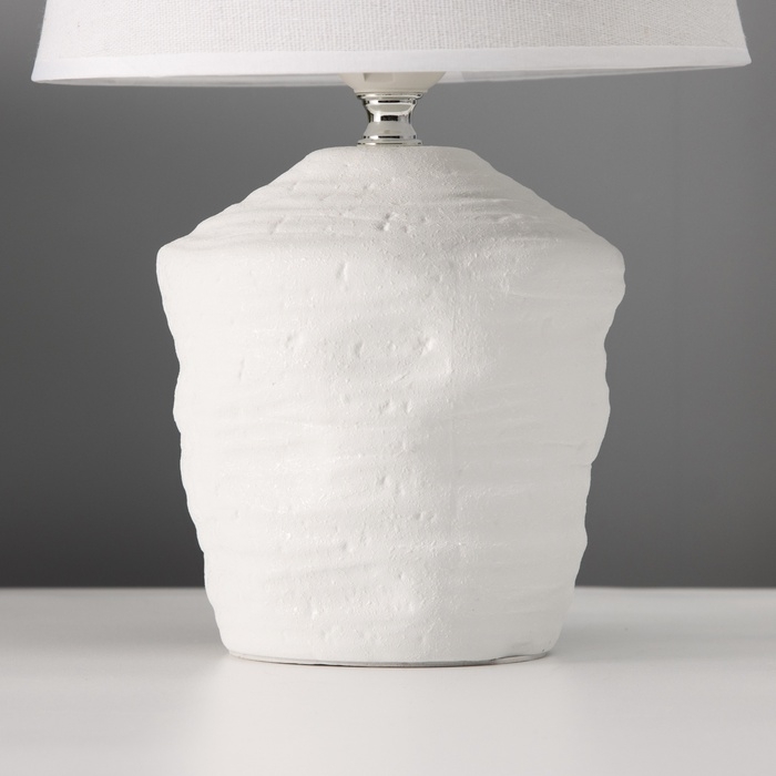 Настольная лампа с абажуром RISALUX &laquo;Небраска&raquo;, 1&times;40 Вт, Е27, белый, 20&times;20&times;32 см