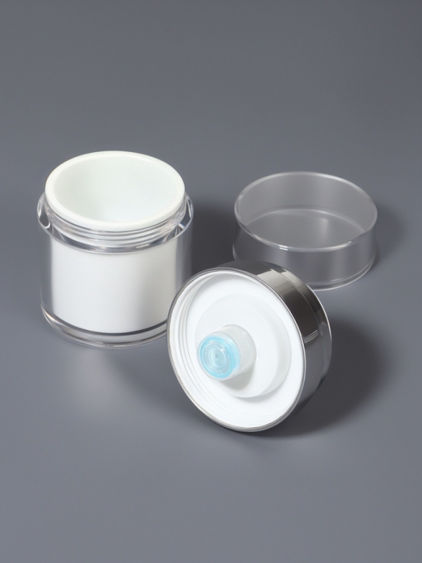 Бутылочка д/хранения с дозатором 30мл d5,5*7,2см бел/серебр накл ОТ