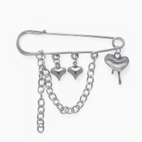 Булавка &laquo;Сердца&raquo; с цепочкой, цвет серебро