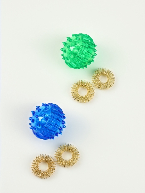 Массажер пластик универс Шарик с 2 кольцами МИКС пакет ОТ