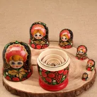 Матрёшка &laquo;Ягодка&raquo;, черный платок, 7-кукольная, 22 см