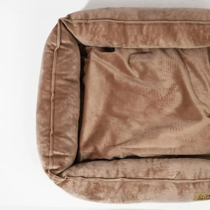 Лежанка для кошек и собак велюровая Pet Lab, 45 х 40 х 15 см, бежевая