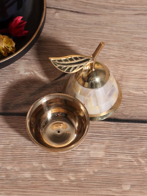 Шкатулка &laquo;Груша&raquo;, латунь с перламутром, 6&times;6&times;12 см, белая