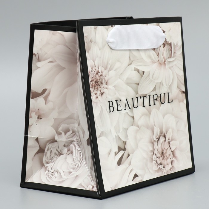 Пакет подарочный ламинированный квадратный, упаковка, &laquo;Красота внутри&raquo;, 14 х 14 х 9 см