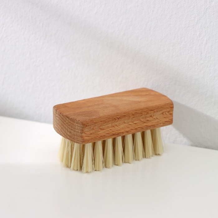 Щётка для одежды, 8&times;3,5 см, 44 пучка, искусственная щетина, цвет МИКС