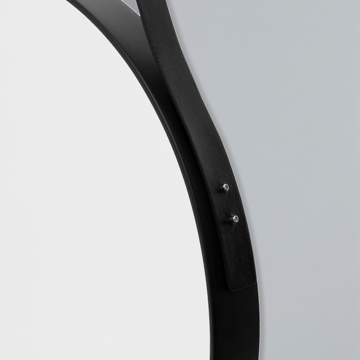 Зеркало настенное Black Leather, круглое, d = 52 см, на кожаном ремне