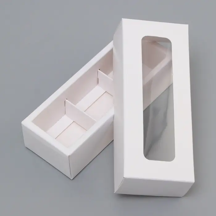Коробка для 3 конфеты, с окном, белый 13&times;5&times;3.3 см