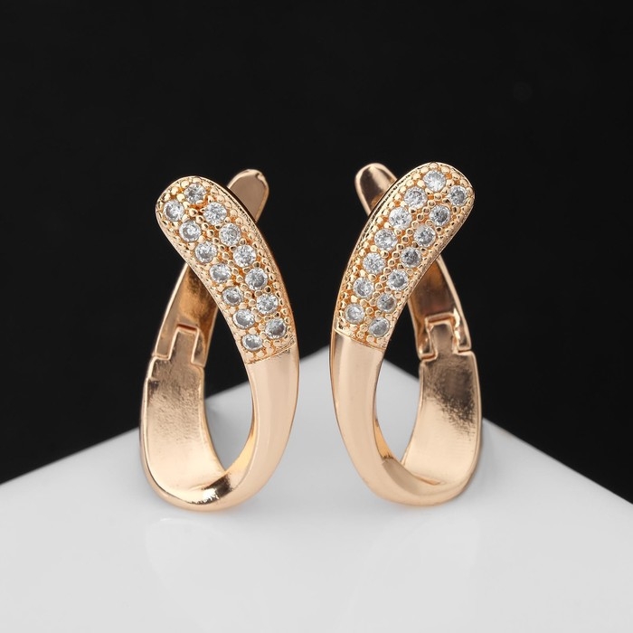 Серьги со стразами «Магия» завиток, цвет белый в золоте Серьги со стразами «Магия» завиток, цвет белый в золоте