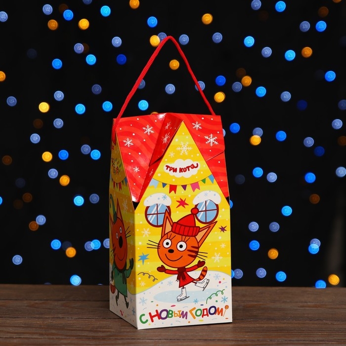 Новый год. Коробка подарочная складная "Три кота" 10,5 х 10,5 х 21,5 см.