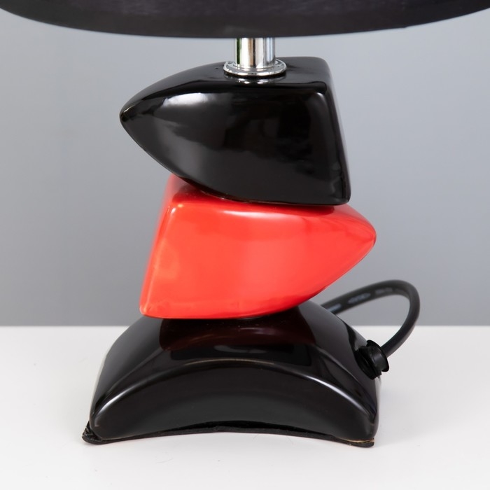 Настольная лампа "Дасия" E14 40Вт черно-красный 18х18х29 см RISALUX