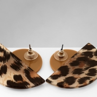 Серьги пластик &laquo;Танзания&raquo; полукруг бежевый леопард, цветные