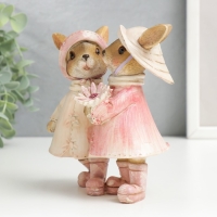 Сувенир полистоун "Зайчики в шляпках и дождевиках, с цветком" 13,5х8х13 см Сувенир полистоун "Зайчики в шляпках и дождевиках, с цветком" 13,5х8х13 см