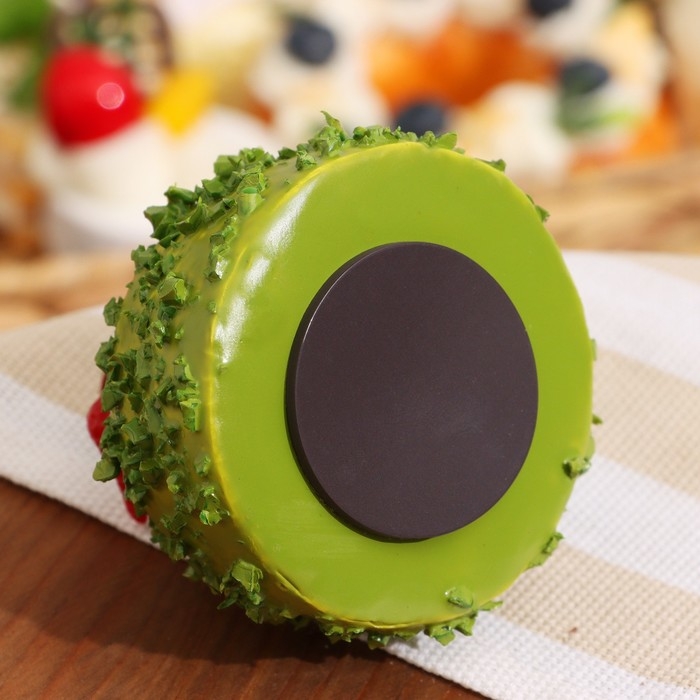 Муляж с магнитом  "Пирожное Джоли" матча, 7х7х6см