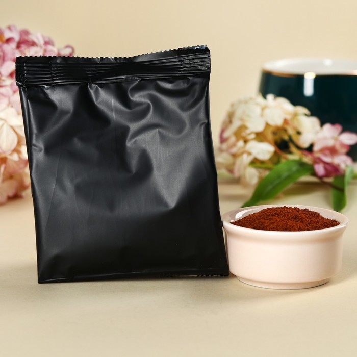 Набор &laquo;Цвети от счастья&raquo;: чай чёрный со вкусом клубники 50 г., кофе со вкусом нуги 50 г., варенье из сосновых шишек с клюквой 30 г., крем-мёд с клбуникой, 30 г., крем-мёд с черникой 30 г.