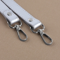 Набор для создания сумки, 4 предмета, кольцо-карабин - 2 шт, ручка, застёжка, цвет белый/серебряный Набор для создания сумки, 4 предмета, кольцо-карабин - 2 шт, ручка, застёжка, цвет белый/серебряный