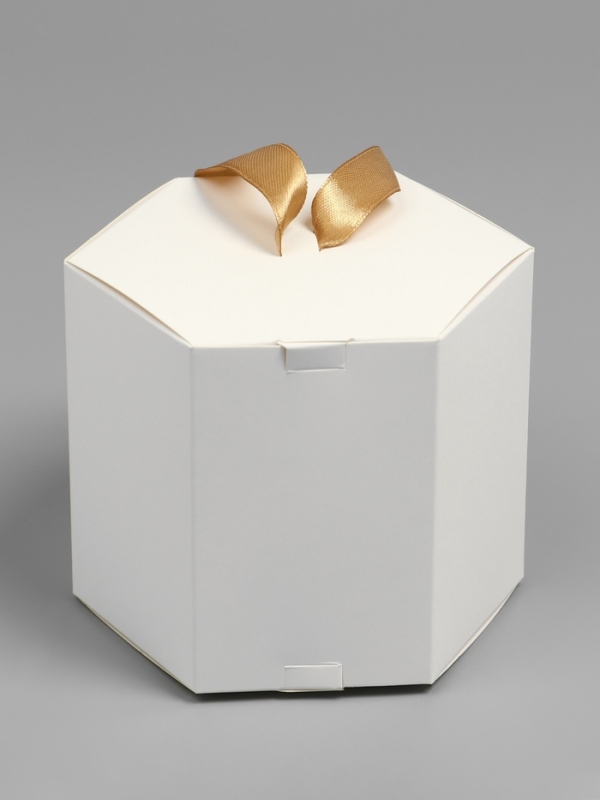 Коробка подарочная шестигранная, с окном, белая, 18 х 10 х 10 см