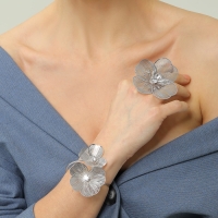 Браслет &laquo;Цветок&raquo; стразинка, цвет серебро