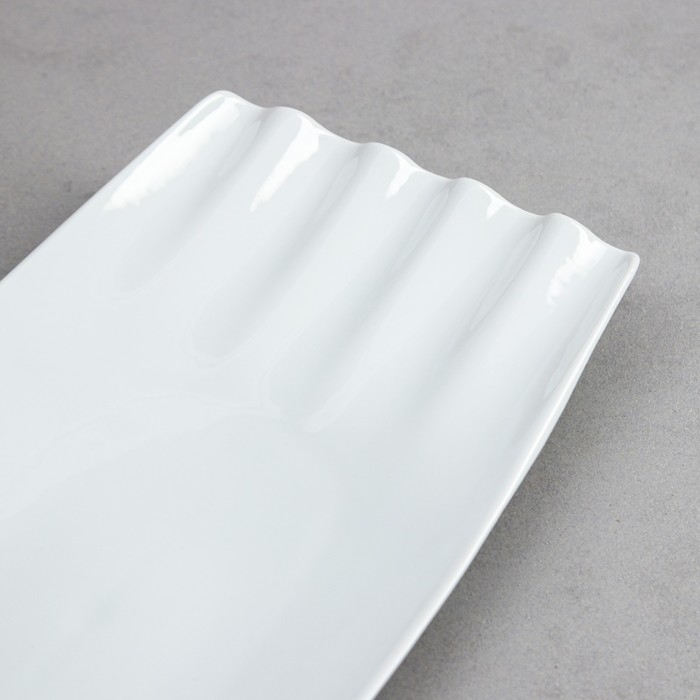 Блюдо &laquo;Идилия&raquo;, фарфор, Иран