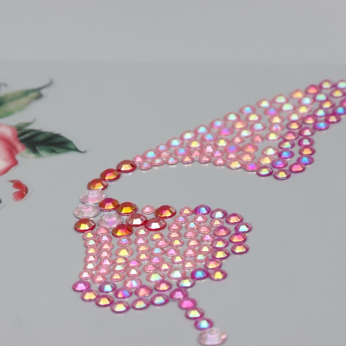 Наклейка пластик стразы "Крыло бабочки и розовые розы" 16х17 см