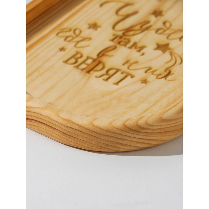 Доска разделочная авторская Adelica &laquo;Чудеса&raquo;, 33&times;17&times;2,5 см, цельный массив кедра, цвет молочный