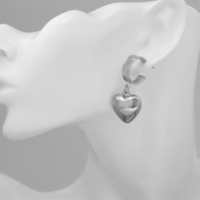 Серьги пластик &laquo;Сердца&raquo; объёмные, цвет серебро