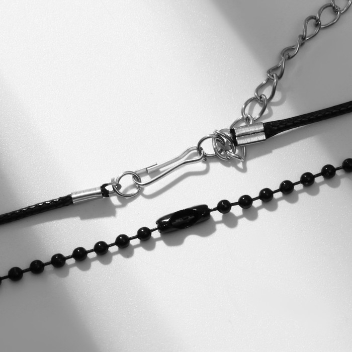 Кулоны &laquo;Неразлучники&raquo; пистолет и пуля, цвет чёрный в серо-серебряном, 45 см