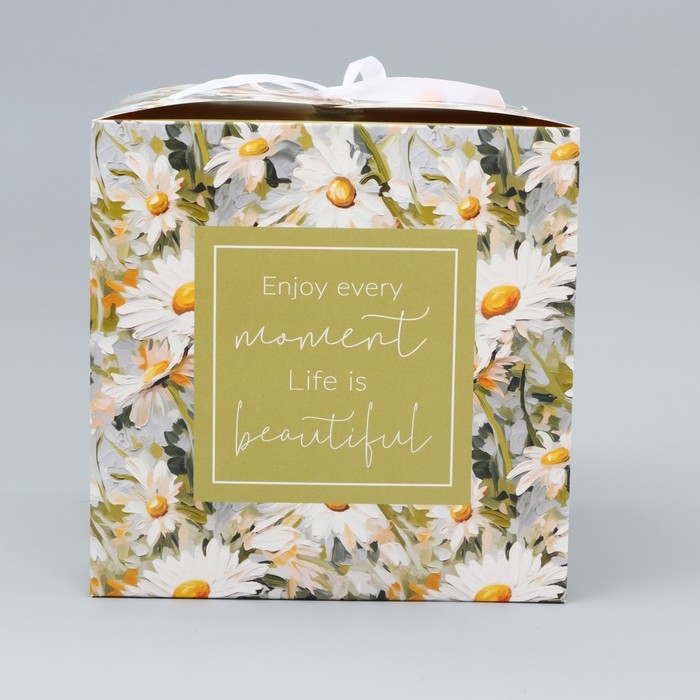 Коробка подарочная складная, упаковка, &laquo;Ромашки&raquo;, 18 х 18 х 18 см