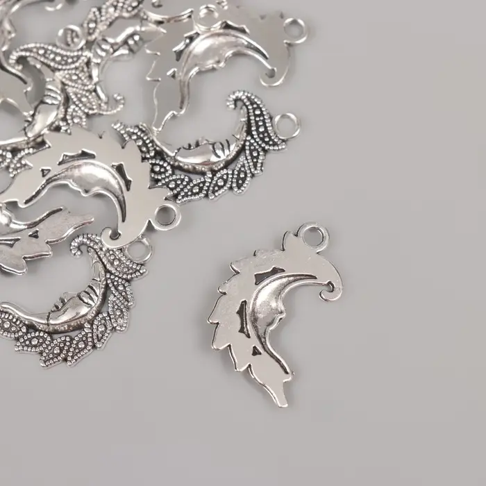 Металлический элемент, декоративная подвеска &laquo;Арт Узор. Узорчатый месяц&raquo;, серебро, 2.6&times;1.5 см