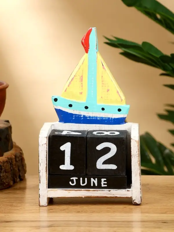 Календарь настольный "Парусник" дерево 11х5х16 см, цв. жёлтый