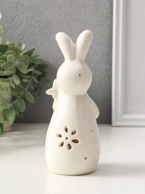 Сувенир керамика свет "Зайка с морковкой" белый 5х5,5х15,5 см