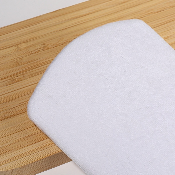 Варежка для умывания, 12,5 &times; 10 см, с подвесом, цвет белый/чёрный