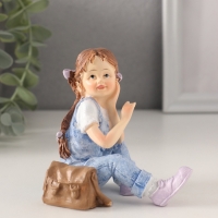Сувенир полистоун "Малышка в джинсовом комбинезоне с сумкой-портфелем" 11х6,5х12 см