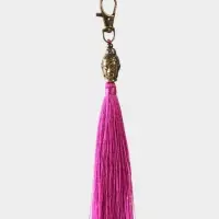 Брелок-кисточка "Будда" 17 см, цв. фуксия, золотистый