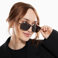 Очки солнцезащитные  поляризационные, дужка 13.2 см, ширина 12.8 см, линза 4.3 х 5.5 см