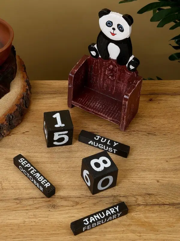 Календарь настольный "Панда" дерево 11х5х14 см