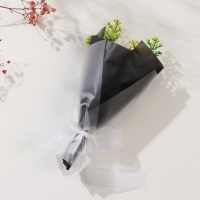 Мини-букет из мыльных лепестков "Красная роза с зеленью" 13 см