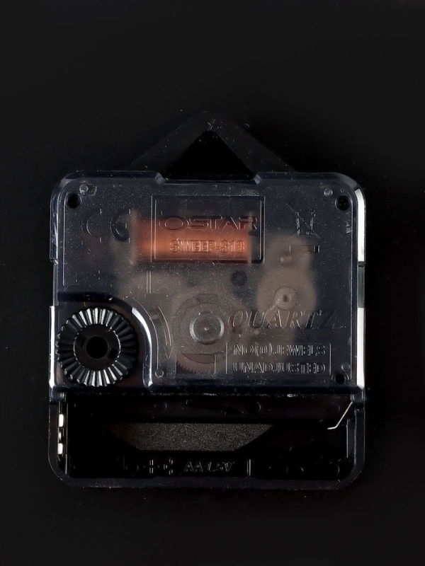 Часы настенные интерьерные &laquo;Компас&raquo;, плавный ход, d-40 см, черные