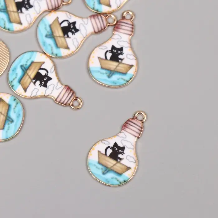 Декор для творчества металл, эмаль "Кот на лодке в лампочке" 2,8х1,6 см