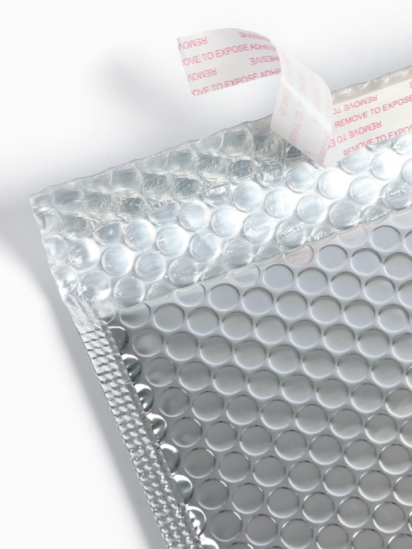 Пакет упаковочный пупырчатый, с  клапаном и клеевым слоем,32х40+4 см,п/э, 3 слоя, металлизир