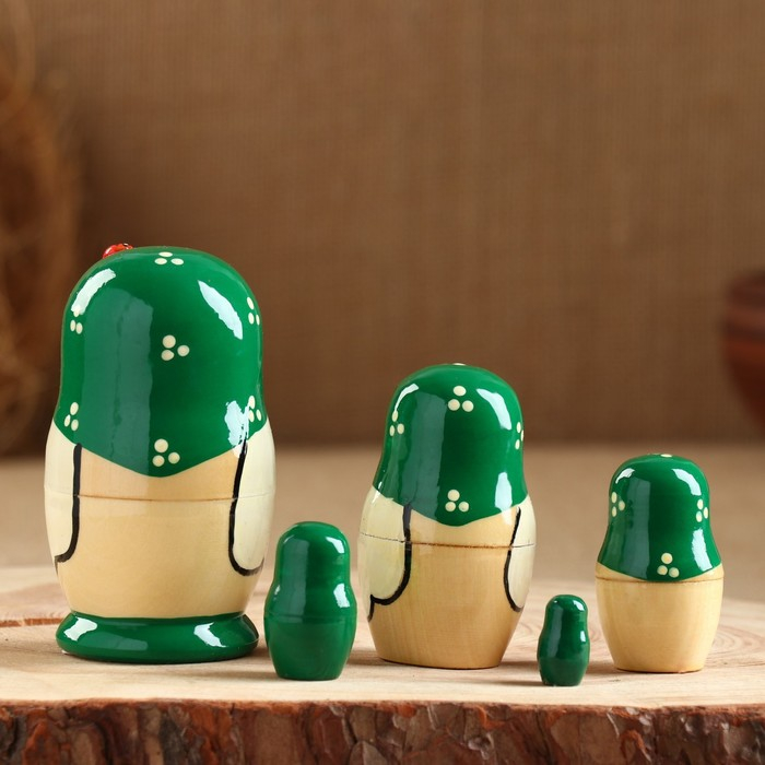 Матрёшка &laquo;Божья коровка&raquo;, зелёное платье, 5 кукольная, 10-12 см