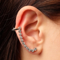 Серьга &laquo;Кафф&raquo; стразы классика, на правое ухо, цвет белый в серебре