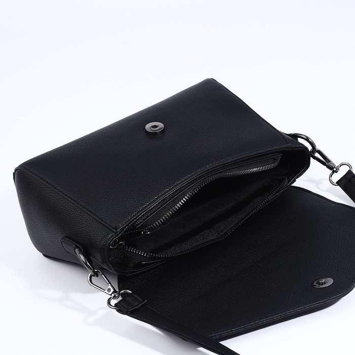 Сумка-мессенджер на магните, цвет чёрный Сумка-мессенджер на магните, цвет чёрный