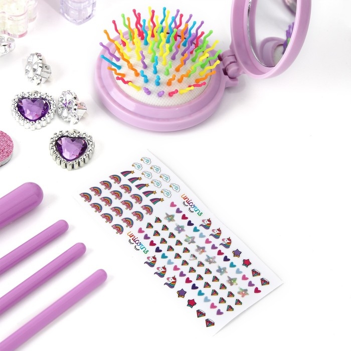 Набор детской косметики в чемодане &laquo;Единорожка&raquo;, тени, резинки для волос, блески для губ, глиттер, украшения, лаки для ногтей, наклейки, пилочка, расчёска, кисти, косметичка