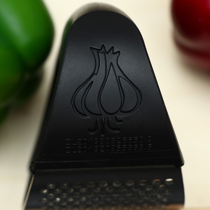 Пресс для чеснока Magistro &laquo;Велес&raquo;, 11&times;7&times;5 см, цвет чёрный