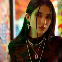 Серьги висячие со стразами &laquo;Крестики&raquo; грация, цвет белый в серебре, 6см