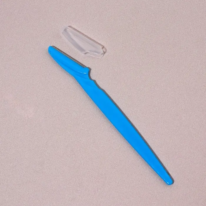 Бритва для коррекции бровей, с защитным чехлом, 15 см, МИКС