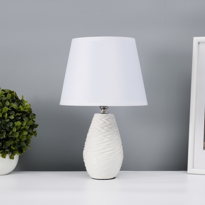 Настольная лампа с абажуром RISALUX &laquo;Мелли&raquo;, Е14, 40 Вт, белый, 19.5&times;19&times;,5&times;31.5 см