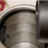 Электрический чайник Majestuo KI883D10, объем 1.5 л